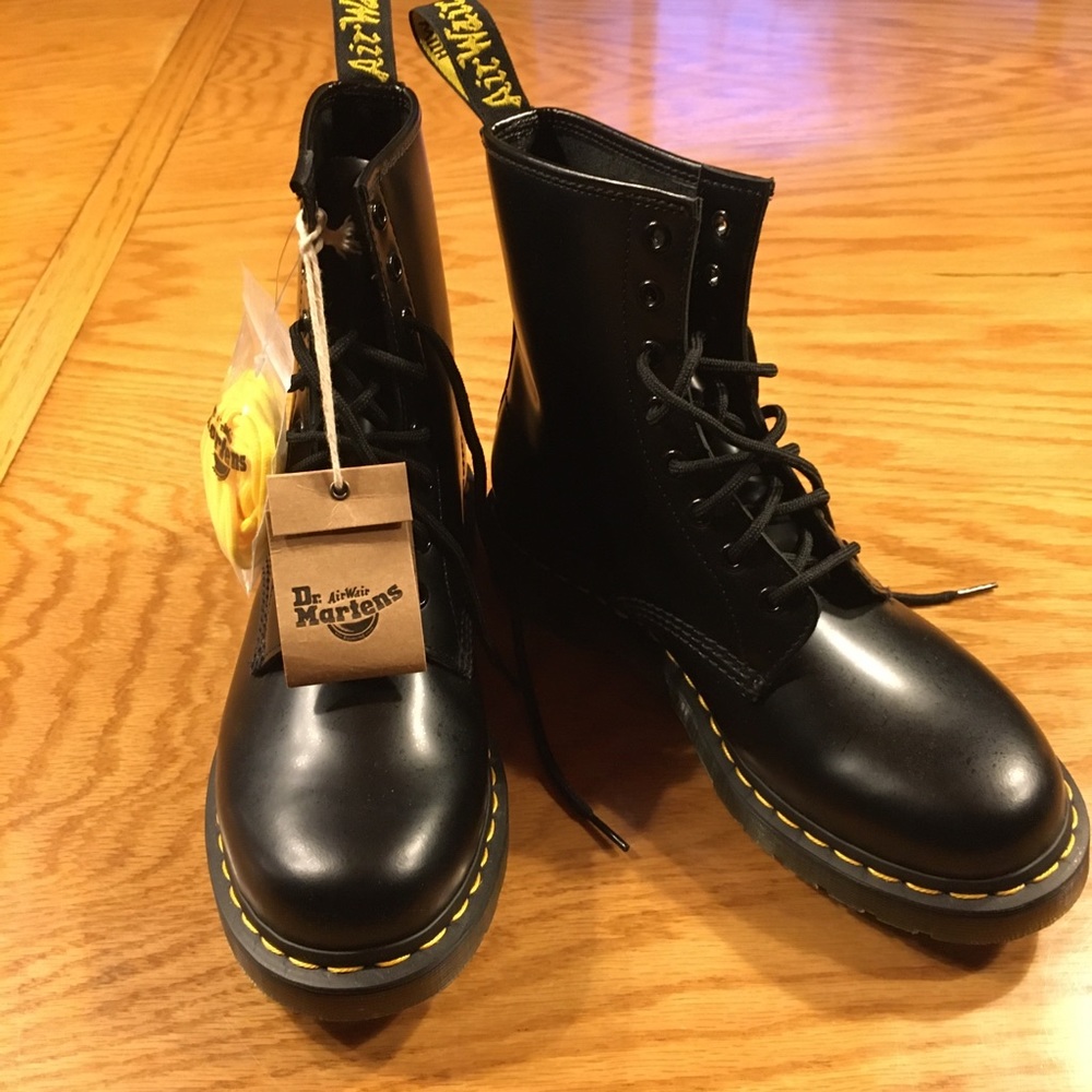 ❗️Dr. Martens NWT 1460 boots❗️